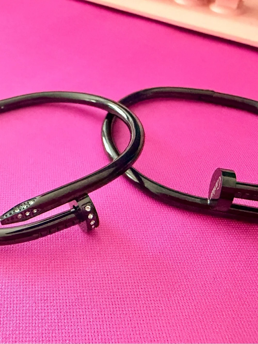 N/A sleek black